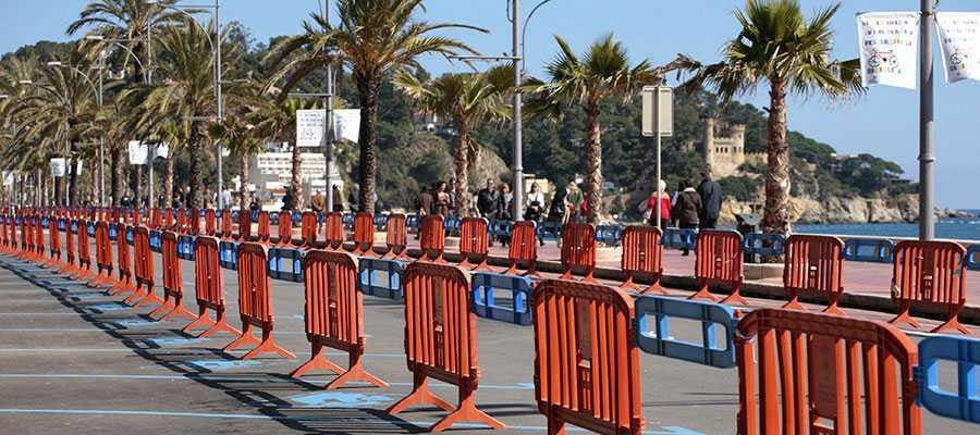 Xtendit Movit Plastic Barricades | Red Xtendit & Extender Plastic Barriers Epic Crowd Control